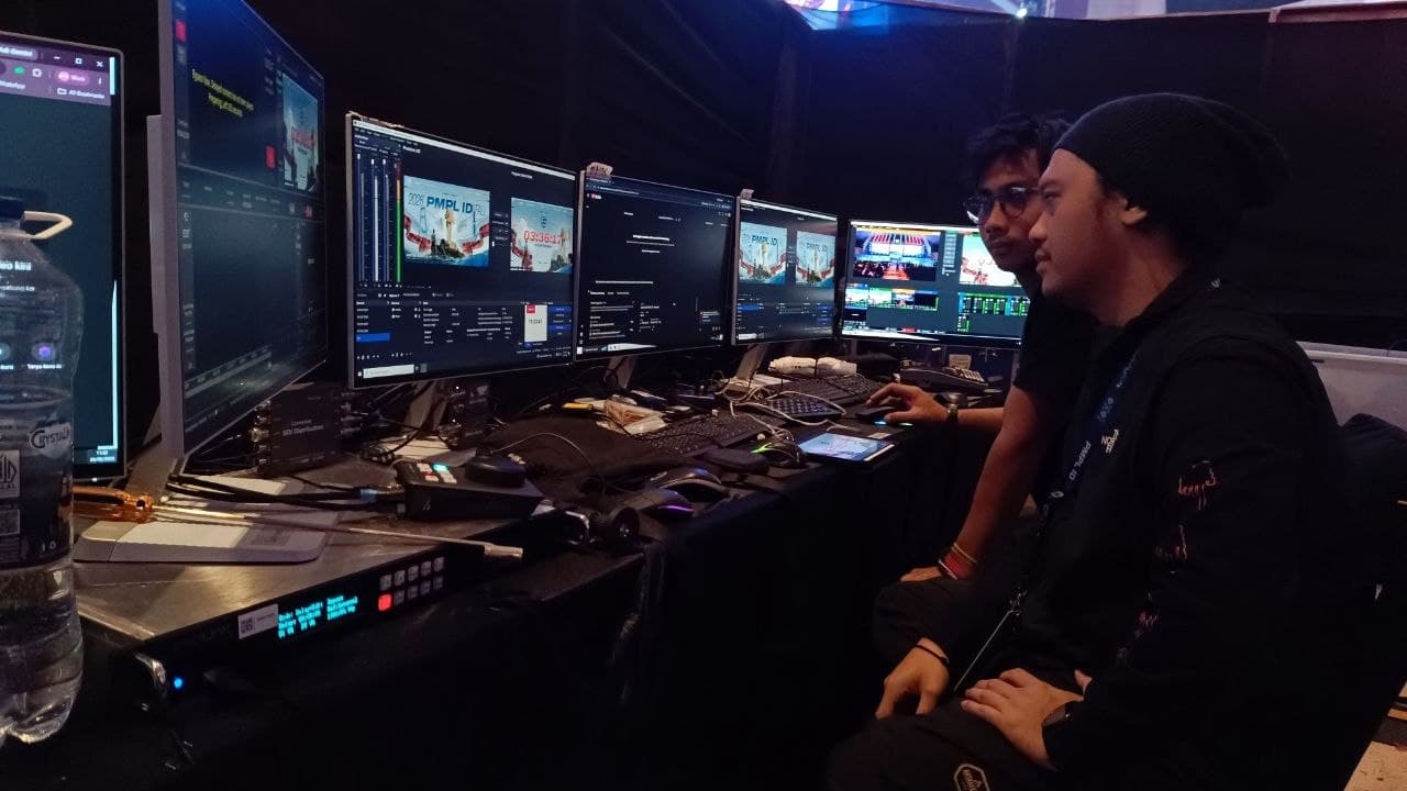 Control room operating the PMPL ID Fall 2026 live broadcast